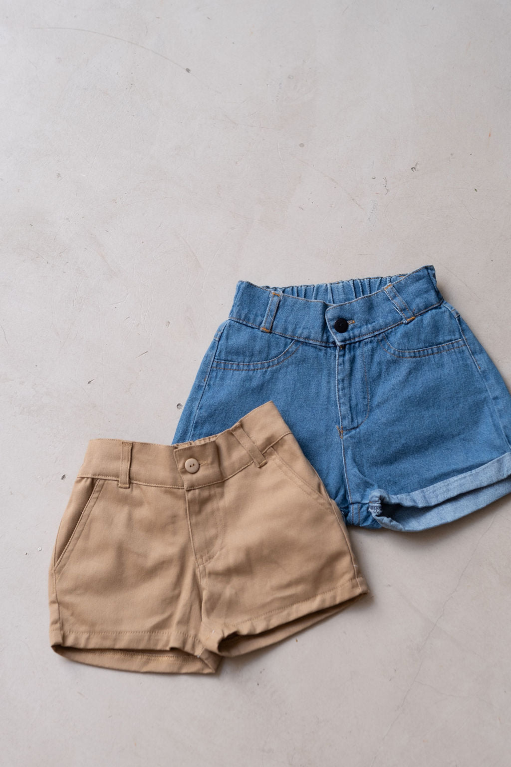 Bermuda niño gabardina